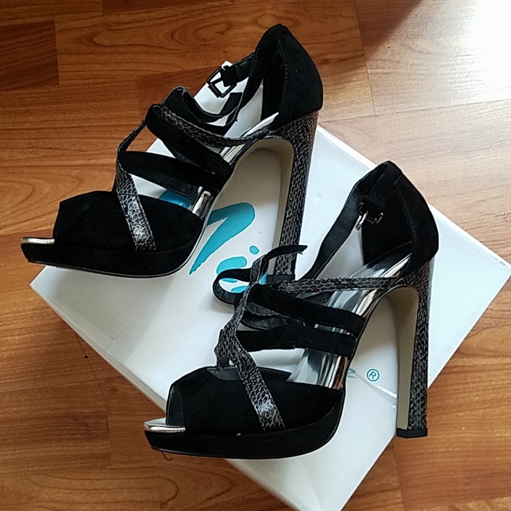 Heels - Picture 5 of 8